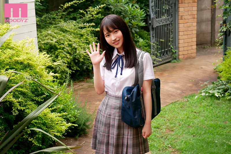 まだ10代少女で発育途中!性の知識の薄い思春期の彼女の妹とドキドキこっそりエッチッチ - Image 2