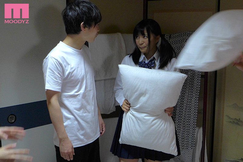 布団の中の初恋 クラスで憧れの同級生女子に布団の中でニヤニヤ逆夜這いされて毎晩中出ししまくった修学旅行の夜 - Image 4