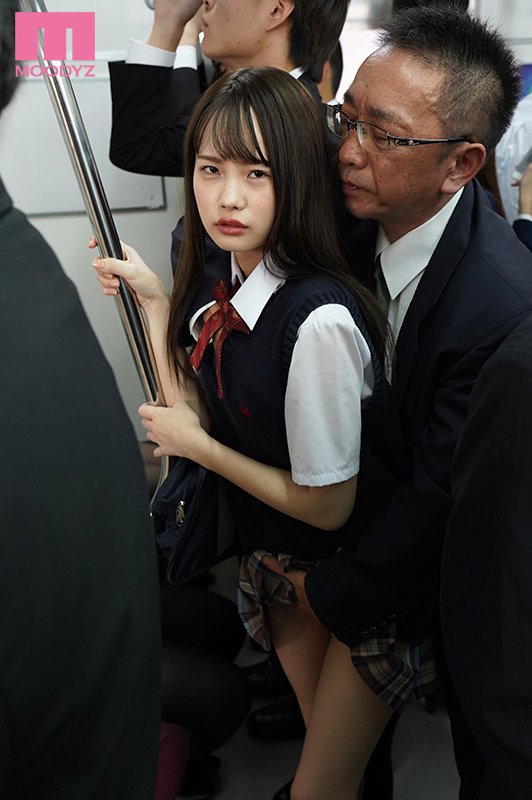 満員電車で触られているのに何も言えない陰キャ女子がいたので翌日から僕が奪って追撃痴漢した。 - Image 2