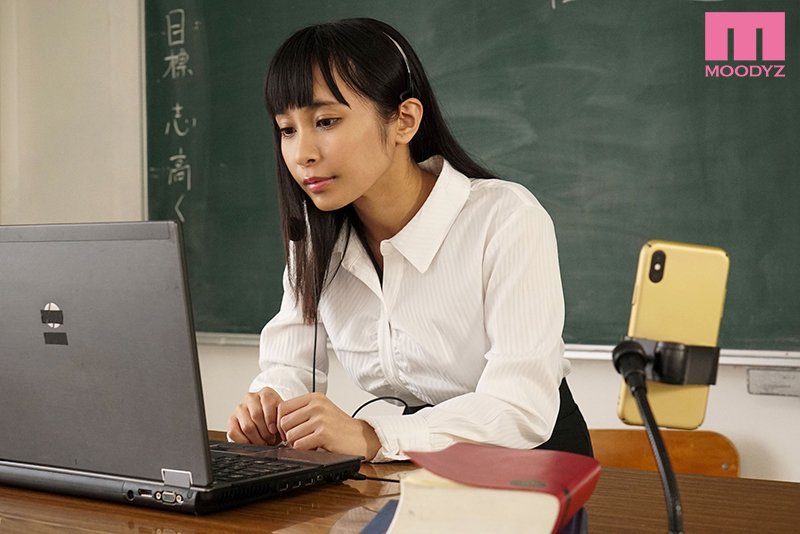 オンライン授業で担任教師を犯しているのをクラス全員に晒してやった。 - Image 2