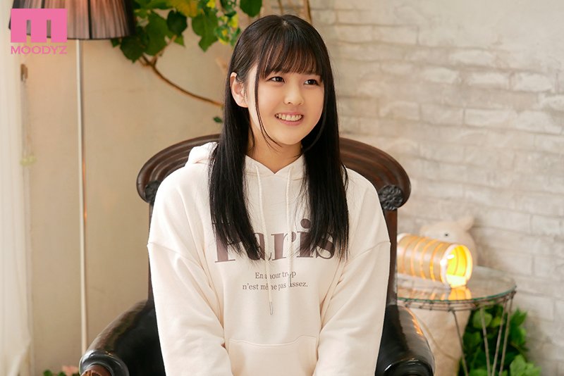 この娘、たべたい。 新人19歳　お肌もちもち美少女AVデビュー!! 漫画とバスケで2時間語れる現役女子大生 - Image 2