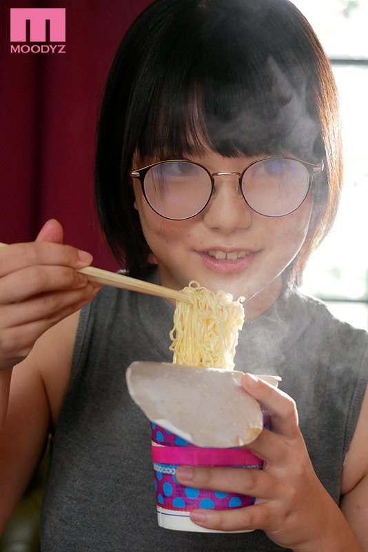 新人19歳 メガネっ娘Hカップ巨乳女子大生デビュー ～眼鏡はガード固め、おっぱいはガードゆるゆるで隙だらけ～ - Image 2