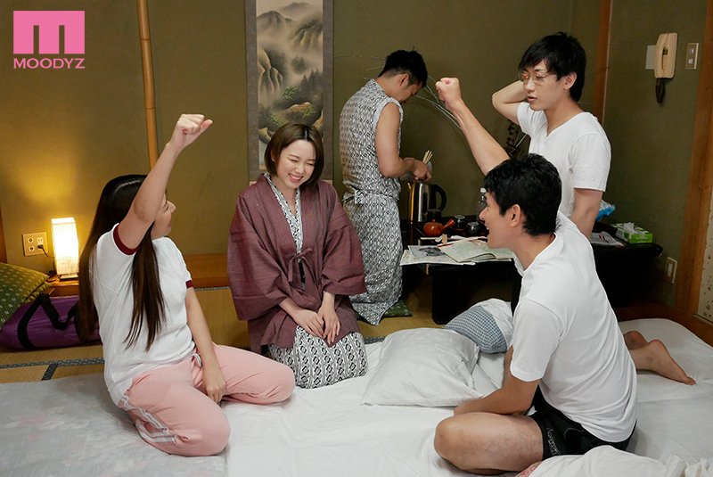 修学旅行の夜…王様ゲームで全裸にさせられ生徒にハメられまくった巨乳担任教師 - Image 3