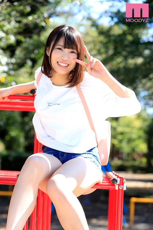 新人19歳超やんちゃな博多っ娘♪性格は中学生並みに無邪気なのにチ〇ポがバカになる程高速杭打ち騎乗位が上手すぎて緊急上京即AVデビュー - Image 3