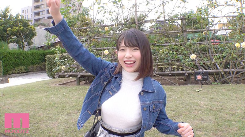 葵いぶきのニッコニコ笑顔で童貞筆おろし卒業式 - Image 2