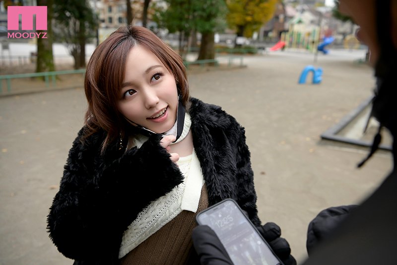 娘ほど年が離れた家出タダマン女子大生とマッチング!! 自粛オヤジの自宅で朝まで生ハメ中出しねっちょり巣ごもり - Image 2