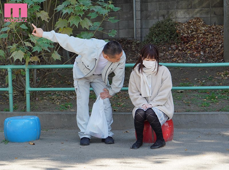 ワケあり家出少女を自宅に連れ込み拘束レ×プ 朝から晩まで濃厚オヤジに乳ねぶり監禁調教された数日間 - Image 2