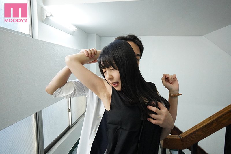 追いかけまわして…挟みこみ！！女教師レ○プVR - Image 3