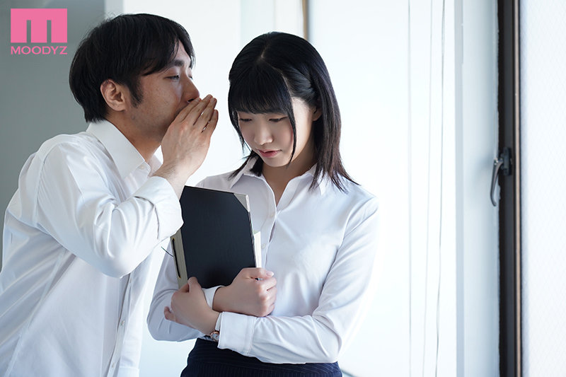 巨根生徒の誘いに負けてしまった新任女教師 - Image 2