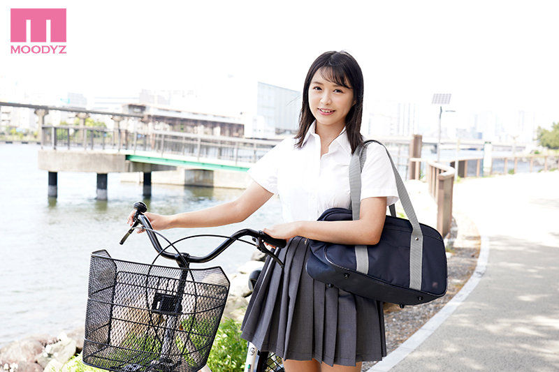 新人21歳 他校でも噂になった学校一の優等生は経験人数500人! エロ頭イイ元生徒会長AVデビュー - Image 2