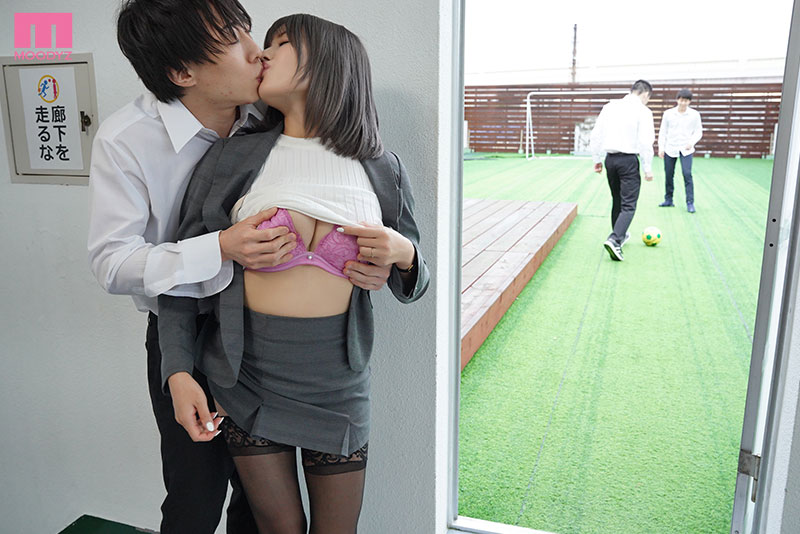 倦怠期の人妻教師に罰ゲームで告白したらまさかのOK！ チ●ポの相性が良すぎて休憩10分間のショートタイム密会で 最低2、3回は誘惑時短中出しされてます… - Image 5