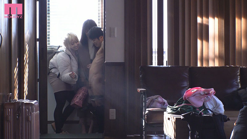 女子会してるお宅にM男くんが突撃参加！ お泊り女子会で夕方から朝がくるまで一日中犯されて小悪魔中出しされる！ - Image 11