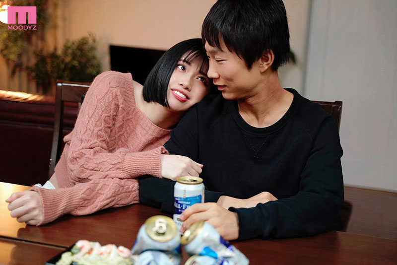 終電逃して同僚の部屋にお泊り ノーブラ部屋着に我慢できずコンドーム使いきるまでヤリまくった - Image 2