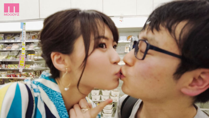 「今！ココで！キスできたら、今日は中出しさせてアゲルっ」 イジワル小悪魔が路チュー挑発でM男くんをオトすどっきどき接吻デート！ご褒美逆種付けSEXでキンタマスッカラカンになった僕… - Image 7