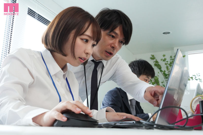 スーツが似合うイケメン先輩社員に巨乳彼女が本気になってしまった寝取られ話 - Image 2