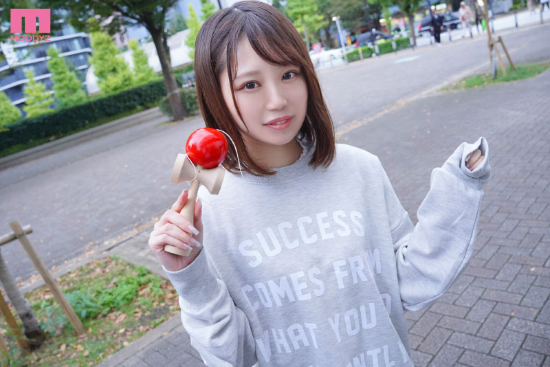 街中で目にする普通な子　でも、結構エロい…かも。 学校、職場、居酒屋、身近にいそうでアナタも知ってるかもしれない。もしかしたら… スケベ原石!?発掘 AV Debut★ - Image 2