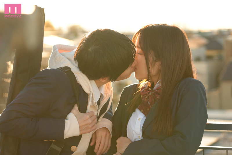 First Love 初恋 恋人が出来ていた初恋の元カノと東京で再会した日から、時間を忘れて何度も会って中出ししまくった日々。 - Image 11