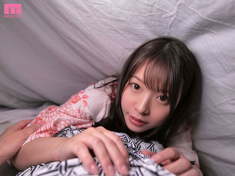 社内でイジメられてるハミゴ女子社員を優しさで釣って14発ハメる密着汗だく不倫温泉旅行 - Image 3