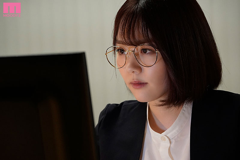 社内で一番地味な女の子がこんなに凄いカラダだったなんて！！ 初めてのお泊りデート その後、ホテルに誘って朝まで丸裸で何度も何度もハメまくった。 - Image 2