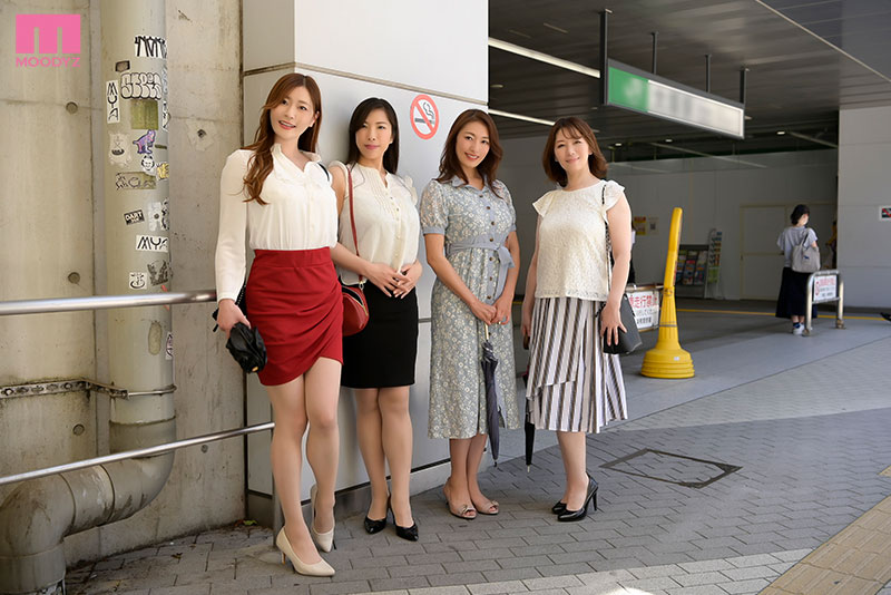 20年ぶりに集まったおばさんピンサロ同窓会 オクチ&amp;オマ〇コの花びら大回転でチ〇ポしゃぶりまくりハメまくり無制限中出ししまくった一日。 - Image 2