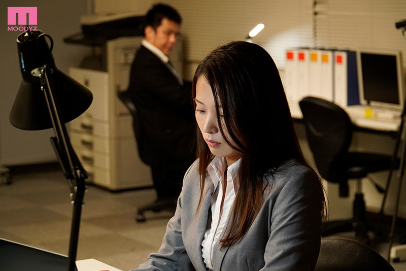 僕をフッて寿退社を決めた憧れの女上司を眠剤媚薬漬け 孕ませキメセク婚約破棄 - Image 4