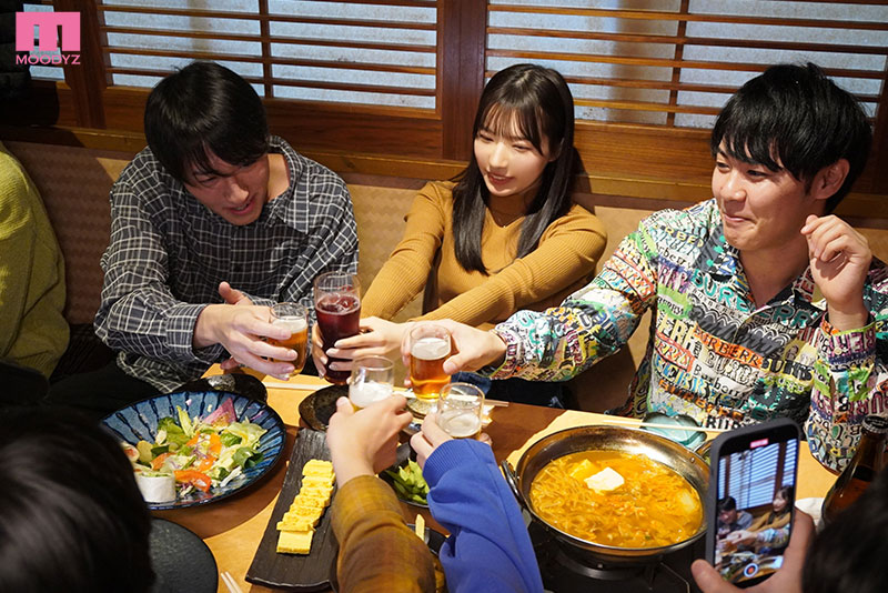新入生の現役女子大生の初めて参加した大学の飲み会がぶっかけ中出し輪●サークルに変わった日。 - Image 4