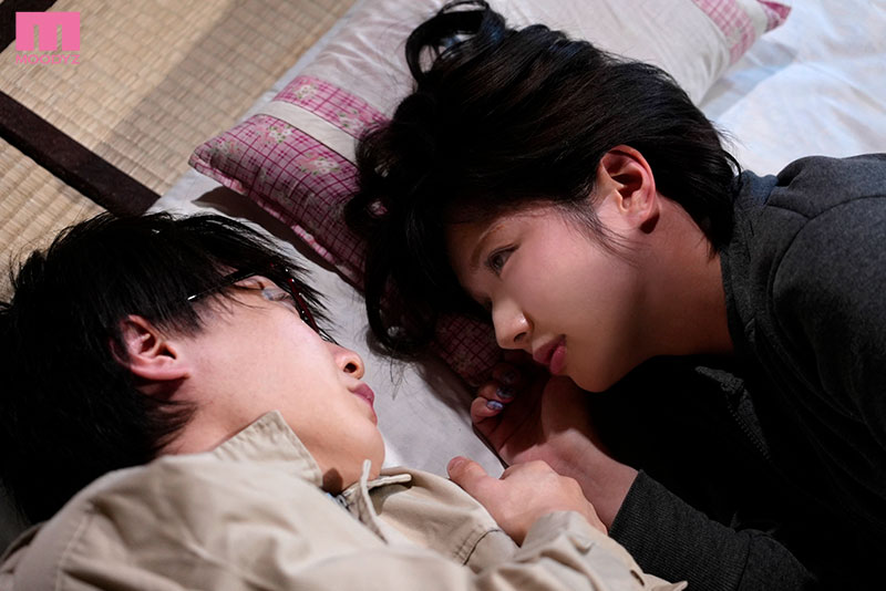 いつも強気で男勝りなガテン系女上司の汗ばむ無防備おっぱいとふいに見せる寂しげな素顔に発情した僕は、欲望むき出し暴走ピストン　貪るようにハメ狂い中出ししまくって… - Image 4