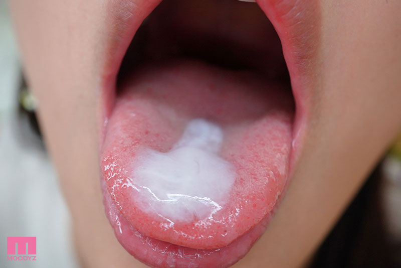 新人！平日はバリキャリOLなのに…刺激が欲しい変態ちゃん　10発飲んじゃうごっくんの天才AVデビュー！ - Image 11