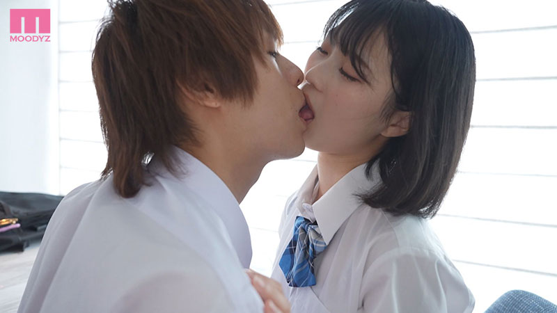 3年振りに制服を着てデート！屋内外で好きあらば即キス！ちゅっChuイチャラブ初中出しセックス！！ - Image 3