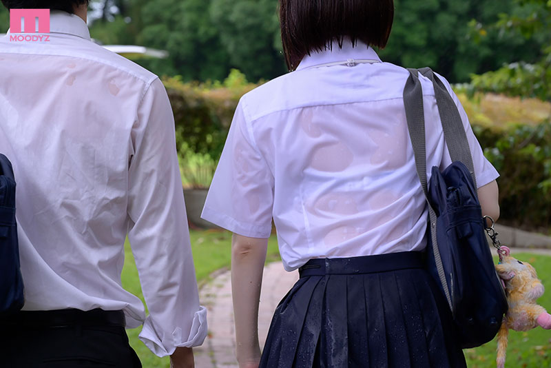 突然の大雨…濡れ透けNTR　いつもJ●彼女を送ってさよならする田舎の終着駅で知らない中年オヤジのチ●ポの虜になっているなんて… - Image 2