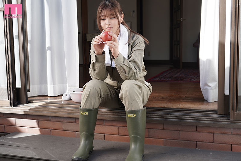 少子化が進みすぎて廃村寸前…!?実は脱いだら凄い美巨乳Gカップで村中の男を誘惑!排卵日は村中マラ喰い中出し求める農家の娘 - Image 2