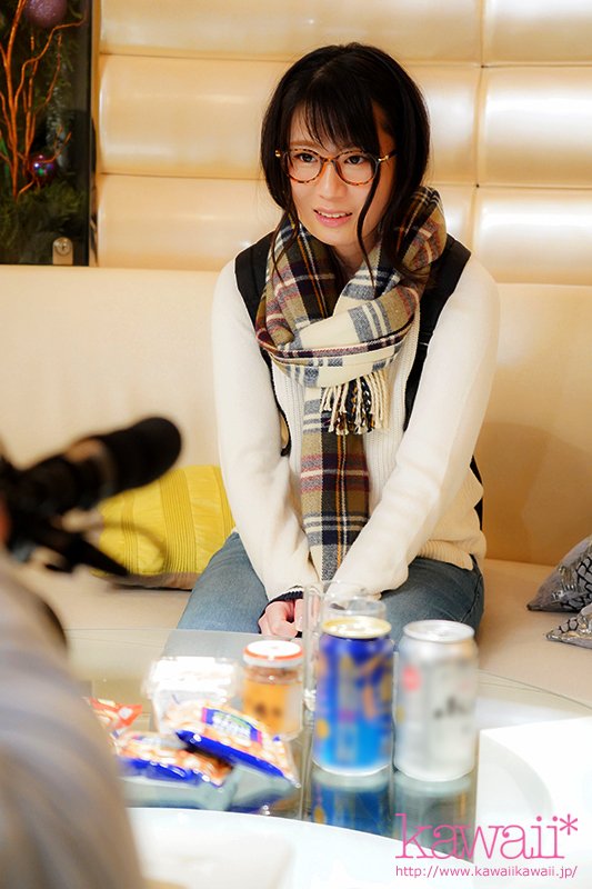 天然アニメ声人見知りで読書好き 富山の自然が育んだ敏感美乳メガネ女子1本限りのAV体験 - Image 12