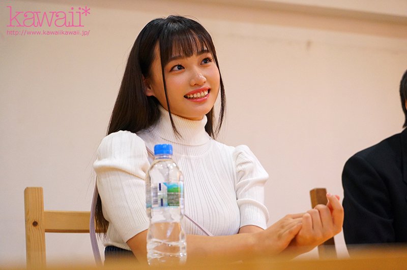 性欲旺盛 19歳の初体験♪ 花音うらら はじめてのナマ中出し - Image 11