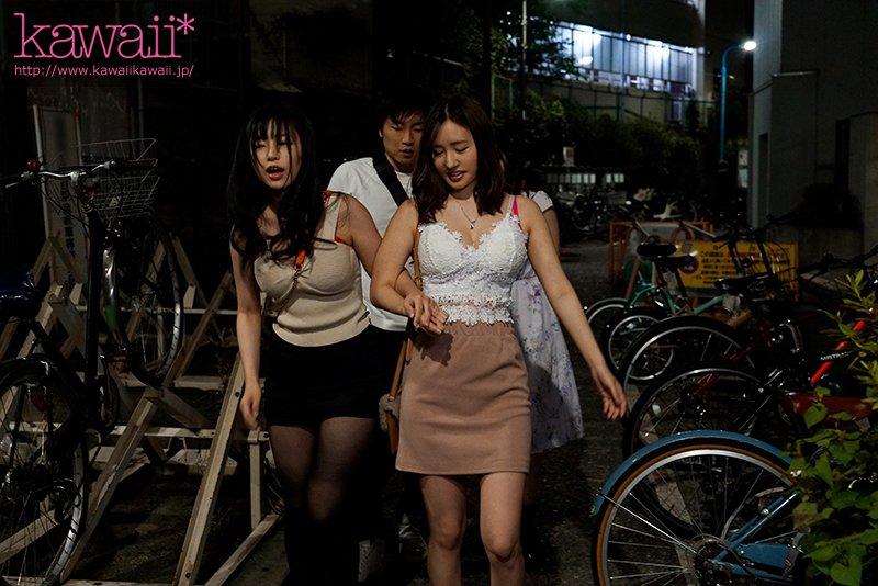 彼女が横で寝てるのに… 泥酔した巨乳パイセン2人に百戦練磨のコンビネーション痴女夜這いされ我慢できず中出ししちゃったクズチ●ポ逆NTR - Image 11