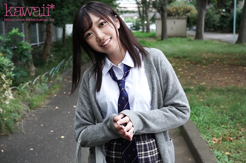 制服少女とシティホテルで…放課後の蒸し蒸しパンティと絶対領域を愛でる変態嗜好性交 - Image 3
