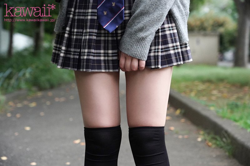 制服少女とシティホテルで…放課後の蒸し蒸しパンティと絶対領域を愛でる変態嗜好性交 - Image 4