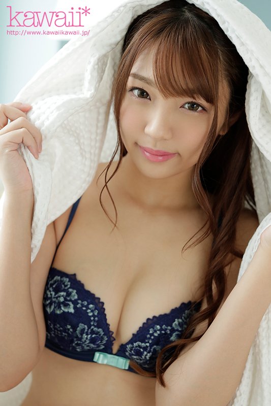 僕の彼女は誰もが羨む大人気AV女優“木下ひまり” めちゃくちゃキス魔で甘えん坊で性欲も独占欲も強い…大好きな美脚とデカ尻でマウント取られて尻に敷かれまくりの超刺激的なイチャラブ同棲生活 - Image 4