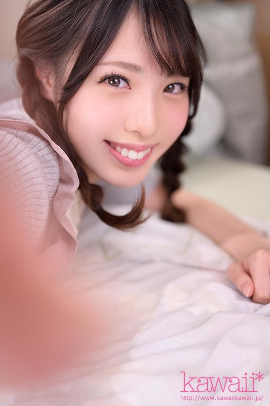 ２０歳になって念願のAV女優になった白桃はなとの同棲初日！ 初めてみるスッピン顔も頑固で決心が揺らがない意志の強さも甘えるのが下手で恥じらう姿も挿入した瞬間にとろけちゃう敏感体質も完全独占！ 付き合いたての熱々で一直線な中出しエッチッチ - Image 3