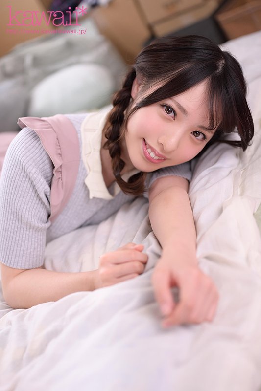 ２０歳になって念願のAV女優になった白桃はなとの同棲初日！ 初めてみるスッピン顔も頑固で決心が揺らがない意志の強さも甘えるのが下手で恥じらう姿も挿入した瞬間にとろけちゃう敏感体質も完全独占！ 付き合いたての熱々で一直線な中出しエッチッチ - Image 4