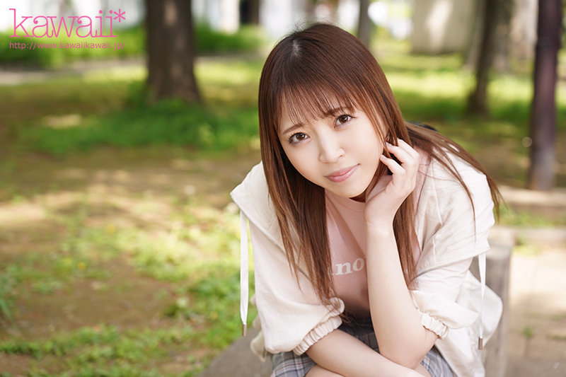 健全メンズエステ店で断り切れず手コキで抜いてあげちゃう押しに激弱な現役女子大生がデビュー作でシコシコ8発抜いちゃうぞ - Image 2