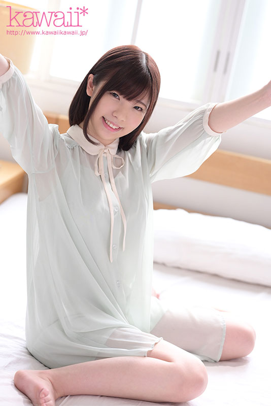 初めて出来たロリ彼女が脱いだら…わぉ！着衣から想像できないGcup色白美巨乳!フェラで!パイズリで!セックスで!最高すぎて3発ドッピュン! - Image 3