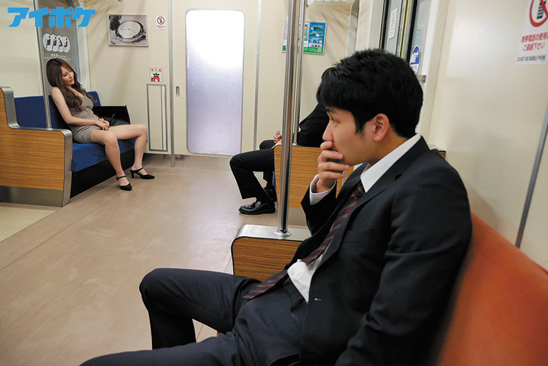 最終電車で向かいの酔っ払い女が突然自慰！？2人きりの車内で勃起したら痴女られた。（喰われた） - Image 7