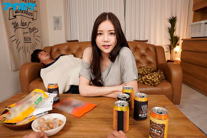 「彼、寝ちゃったしいいじゃん」 宅飲みで酔った勢いで親友の彼女に迫られ…理性を失くしヤリまくりVR - Image 4