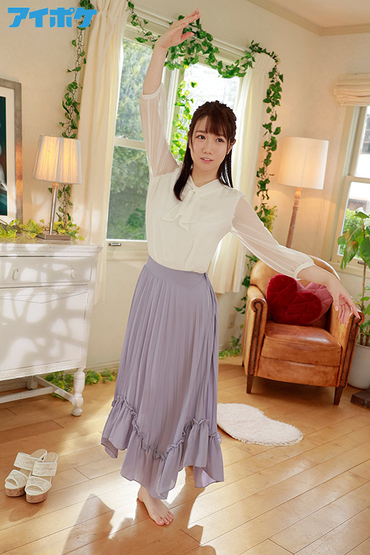 気品漂うお嬢様はAVと破廉恥なことがお好き。市川愛茉 AVデビュー - Image 2
