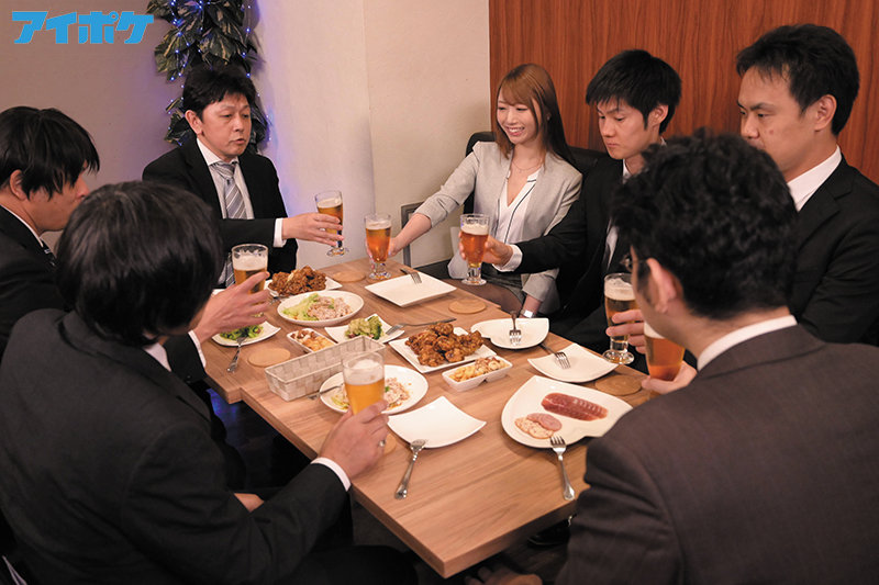 「ホテルで休憩しよっか？」 新入社員歓迎会で酔いつぶれた僕が会社の受付嬢に逆お持ち帰りされ朝まで精子搾り抜かれた一夜。 - Image 2