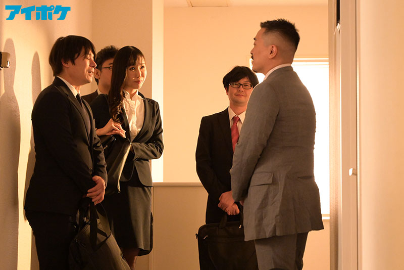 出張先相部屋NTR　絶倫の上司に一晩中何度もイカされ続けたキャリア女子社員 - Image 2