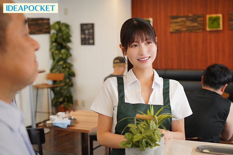 バイト先の可愛い先輩が大嫌いな店長の指示で際どいミニスカを穿かされセクハラ挿入快楽堕ちしていた。 - Image 3