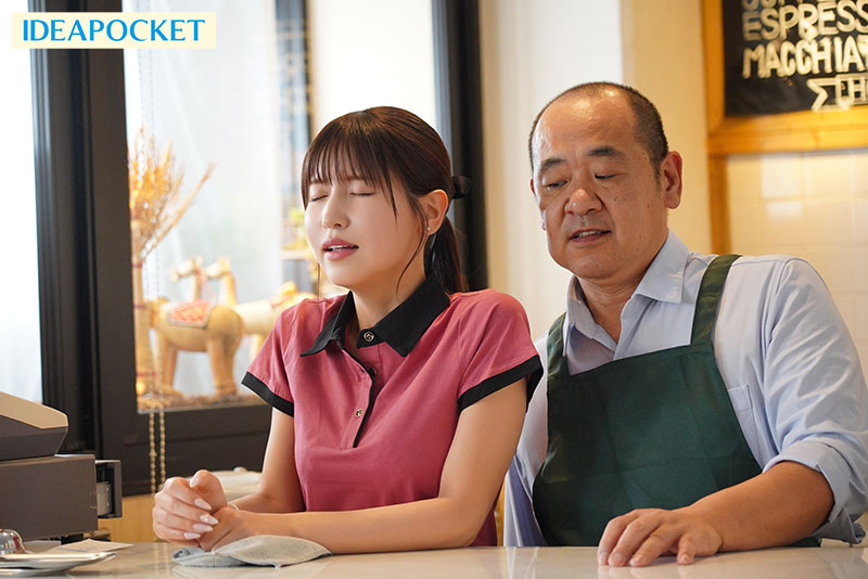 バイト先の可愛い先輩が大嫌いな店長の指示で際どいミニスカを穿かされセクハラ挿入快楽堕ちしていた。 - Image 5