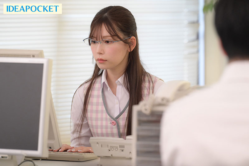 デリヘル呼んだらいつも領収書を突っ返してくる経理部のド真面目OLに遭遇！？ 「こんなの経費で落とせませんけど？」　生本番させてくれて自宅でも会社でも激アツのセフレ関係に!! - Image 2