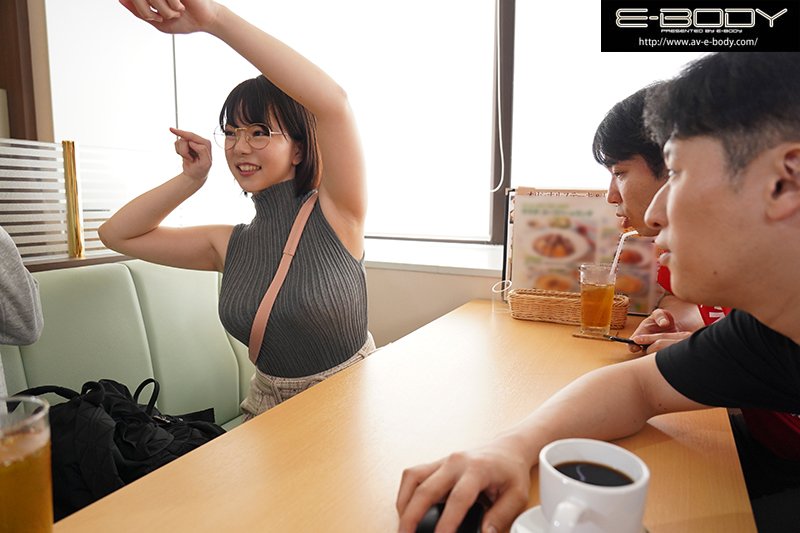 誘われたら断れない!?天然ヲタク女子の無自覚おっぱい誘惑　中二病だけど優しいHカップ腐女子は皆のチ●ポと合体するリアル女神だった - Image 2